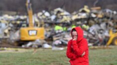 Gob. de Kentucky anuncia investigación de muertes por tornado que arrasó fábrica de velas