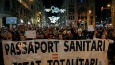 Miles en España salen a las calles a manifestarse contra las medidas sanitarias por COVID-19
