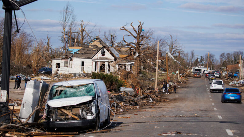 Vista general de las estructuras dañadas por el tornado el 11 de diciembre de 2021 en Mayfield, Kentucky (EE.UU.). (Brett Carlsen/Getty Images)