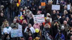 Miles de personas protestan en Alemania contra restricciones por covid-19 y vacuna obligatoria