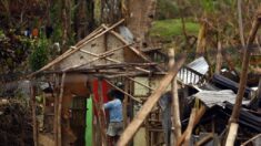 Suben a casi 400 los muertos y 83 desaparecidos por el tifón Rai en Filipinas