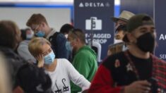Viajes aéreos de Navidad se duplican en EEUU con pasajeros que dejan de lado los temores a ómicron