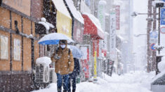 Temporal de nieve deja niveles récord en Japón e interrupciones en transporte