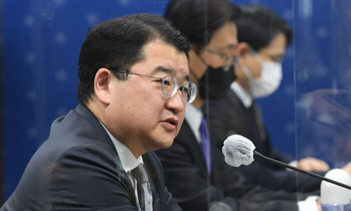 Una imagen de archivo del viceministro de Relaciones Exteriores de Corea del Sur, Choi Jong-kun, durante una reunión en el Ministerio de Relaciones Exteriores en Seúl, Corea del Sur, el 9 de diciembre de 2020. (Jang Dong-Gyu-Korea Pool/Getty Images)
