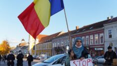 Miles de personas protestan contra pasaporte de vacuna COVID-19 para trabajadores de Rumanía
