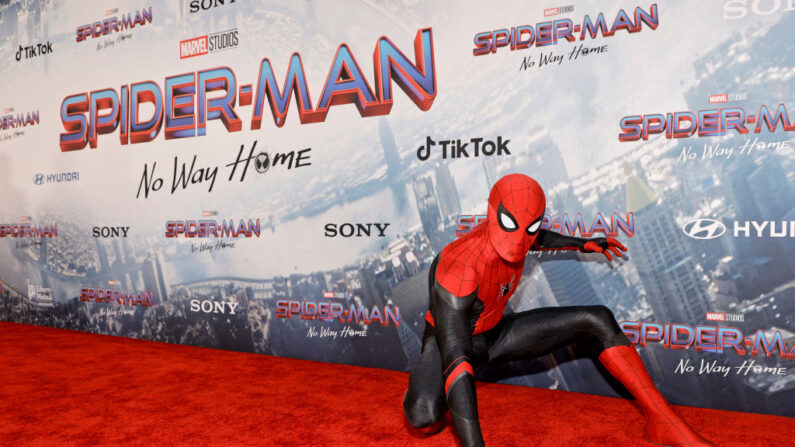 Un fanático en cosplay es visto en el estreno de Sony Pictures "Spider-Man: No Way Home" en Los Ángeles el 13 de diciembre de 2021 en Los Ángeles, California. (Amy Sussman/Getty Images)