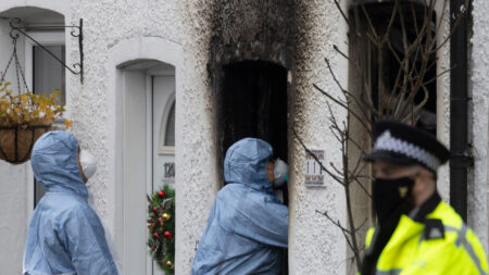 Mueren 4 niños en un incendio en una vivienda en Londres