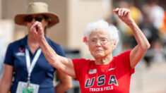 Corredora de 105 años establece nuevo récord mundial en los 100 metros en Juegos de la Tercera Edad