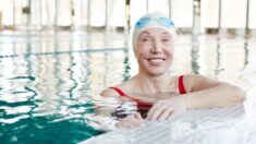 Abuelita chilena de 87 años gana 6 medallas de oro en campeonato de natación: “Nunca es tarde”