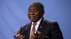 Presidente sudafricano recibe tratamiento para la COVID-19 leve
