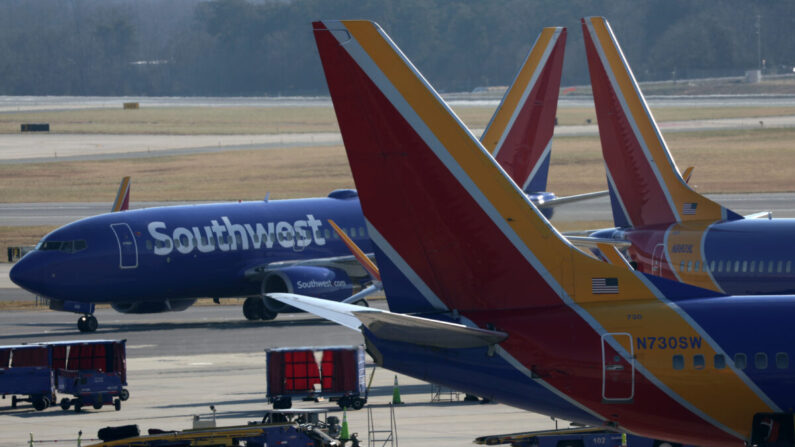 Aviones de Southwest Airlines en el Aeropuerto Internacional Thurgood Marshall de Baltimore/Washington en Baltimore, Maryland, el 22 de diciembre de 2021. (Alex Wong/Getty Images)