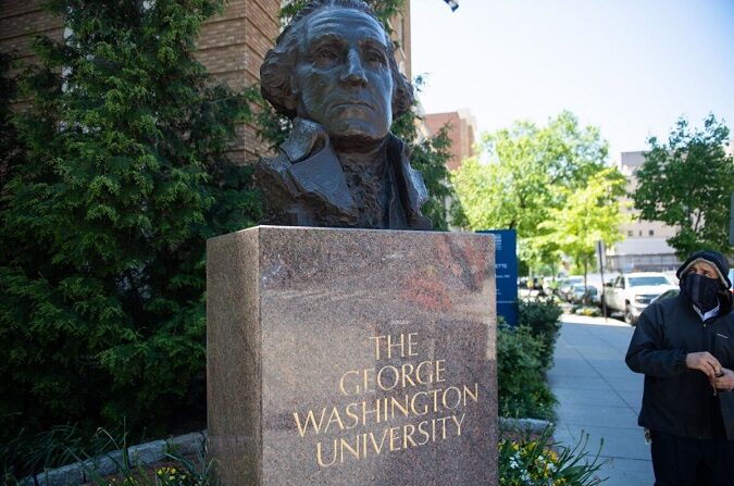 El campus de la Universidad George Washington es visto mientras las clases fueron canceladas debido a la pandemia de COVID-19, en Washington, DC, el 7 de mayo de 2020. (Saul Loeb/AFP vía Getty Images)