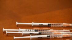 Comité asesor de vacunas de los CDC se reunirá para tratar afección relacionada con la vacuna de J&J