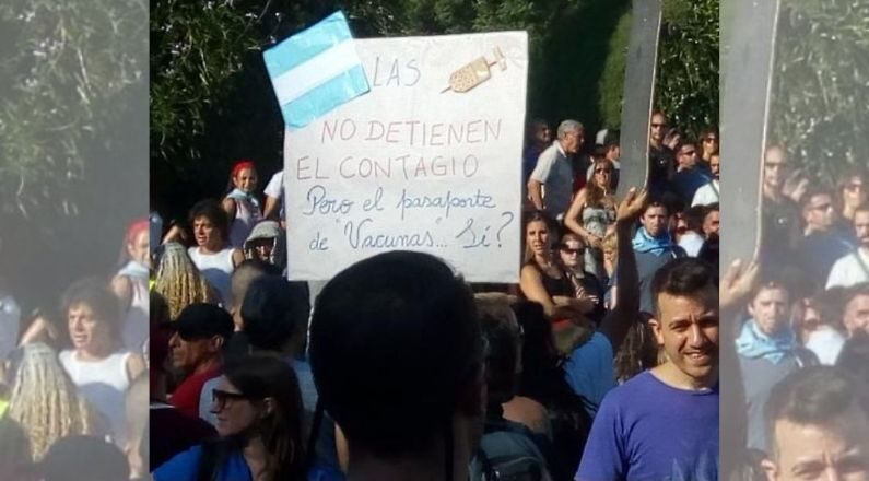 Imagen de las protestas  contra el pase sanitario COVID-19, en Buenos Aires, Argentina, el 11 de diciembre de 2021. (Cortesía de Leonardo a NTD/The Epoch Times) 