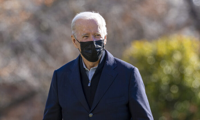 El presidente Joe Biden regresa a la Casa Blanca en Washington, D.C., desde Delaware el 12 de diciembre de 2021. (Tasos Katopodis/Getty Images)