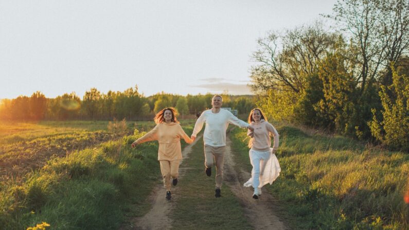 Cuando damos de nosotros mismos hay una recompensa inmediata para nuestra salud y felicidad. (pexels-photo-4555326)