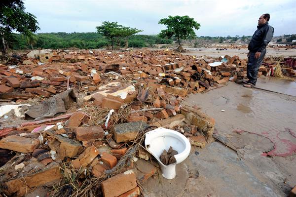 Fotografía de archivo en la que se registraron los daños provocados por las fuertes lluvias en el estado de Alagoas (Brasil). EFE/Fernando Bizerra jr
