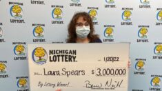 Mujer se entera que ganó 3 millones de dólares en lotería al revisar correo spam: “Impactante”