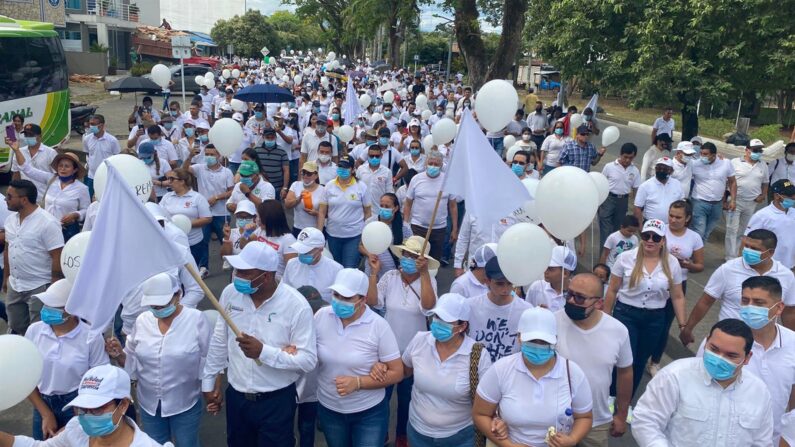 Fotografía de archivo personal cedida este 21 de enero de 2022 que muestra una marcha para rechazar la violencia en Saravena (Colombia). EFE/ Archivo Personal

