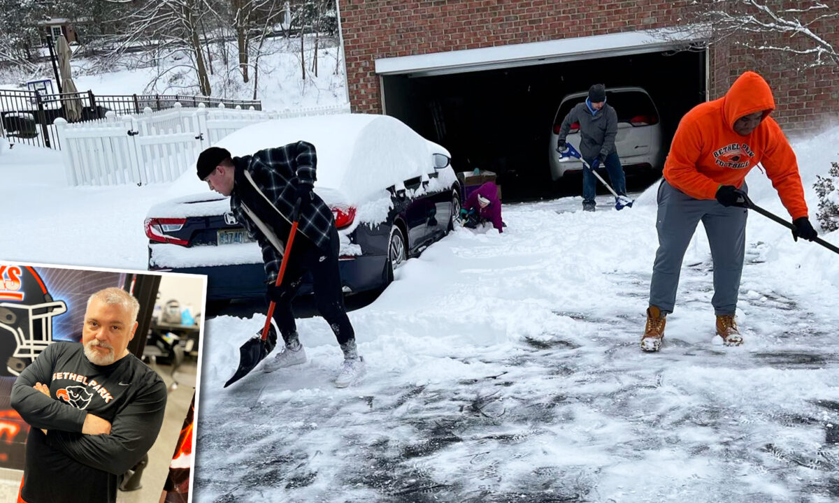 Entrenador de fútbol cancela entrenamiento de equipo para que retiren nieve frente a casas de vecinos