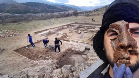 Descubren máscara de hierro de 1800 años de un soldado romano en antigua ciudad en Turquía