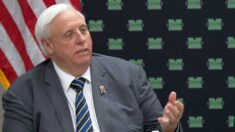 Jim Justice, gobernador de Virginia Occidental, está “sumamente enfermo” luego de contraer COVID