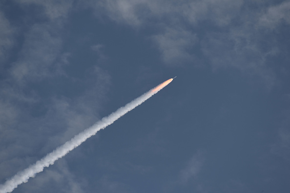 Un cohete Atlas V de United Launch Alliance despega del Complejo de Lanzamiento 41 desde la Estación de la Fuerza Aérea de Cabo Cañaveral el 30 de julio de 2020 con el vehículo Mars 2020 Perseverance. (Foto de Red Huber/Getty Images)