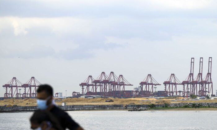 Una vista general de la terminal gestionada por China del puerto de Colombo vista desde el paseo de Galle Face en Colombo (Sri Lanka) el 2 de febrero de 2021. (Ishara S. Kodikara/AFP vía Getty Images)