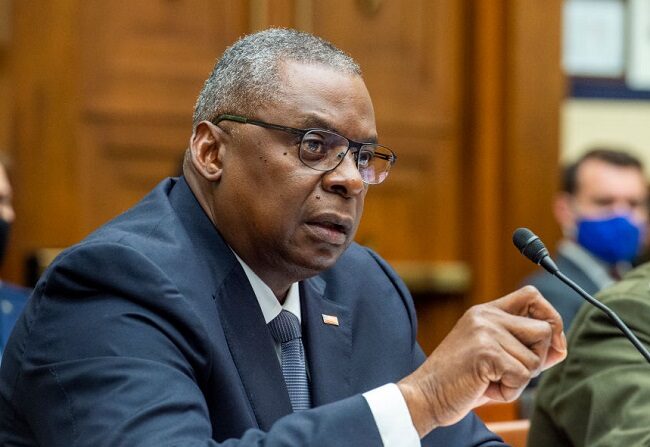 El secretario de Defensa de EE. UU., Lloyd Austin, testifica durante una audiencia del Comité de  Fuerzas Armadas de la Cámara de Representantes sobre el fin de la misión militar de EE.UU. en Afganistán el 29 de septiembre de 2021 en Washington, DC. (Rod Lamkey-Pool/Getty Images)