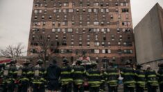 Un saldo de 19 muertos, entre ellos 9 niños, deja un incendio en edificio de apartamentos de NYC