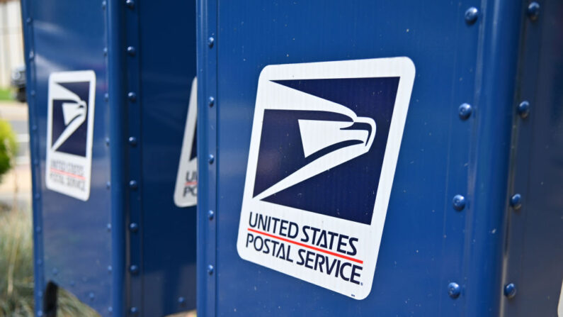 Buzones de USPS fuera de una oficina de correos de Morris Plains, Nueva Jersey el 17 de agosto de 2020 en Morris Plains, Nueva Jersey. (Theo Wargo/Getty Images)