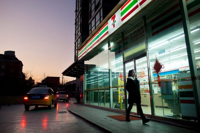 Una tienda 7-Eleven en Beijing el 3 de enero de 2012. Seven-Eleven (Beijing) Co., LTD. tiene 299 tiendas en la capital y en la ciudad vecina de Tianjin. (Ed Jones/AFP vía Getty Images)
