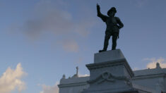 Derriban estatua de Ponce de León ante visita del rey Felipe VI a Puerto Rico