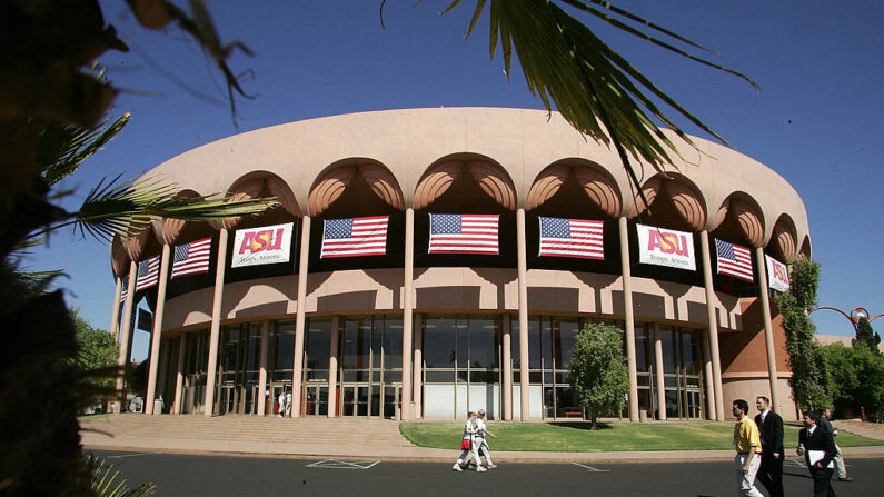 Una vista del Auditorio Gammage en el campus de la Universidad Estatal de Arizona (ASU), en Tempe, Arizona. (ROBYN BECK/AFP vía Getty Images)