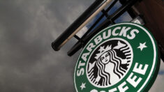 Starbucks pone fin a orden de vacunas contra la COVID-19 tras fallo de la Corte Suprema