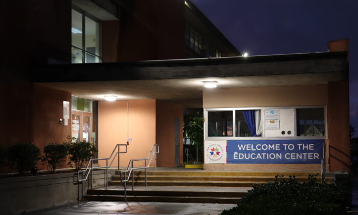 Una foto de archivo del Distrito Escolar Unificado de San Diego en San Diego el 30 de diciembre de 2021. (Tina Deng/The Epoch Times)