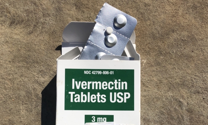 Foto de archivo: Un paquete de pastillas de ivermectina. (Natasha Holt/The Epoch Times)