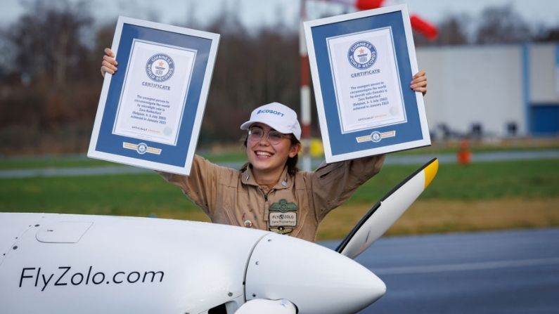 Zara Rutherford fotografiada durante el regreso a casa tras haber conseguido el récord de la mujer más joven en dar la vuelta al mundo en solitario en una avioneta, el jueves 20 de enero de 2022, en el aeródromo de Wevelgem. (KURT DESPLENTER/BELGA MAG/AFP vía Getty Images)