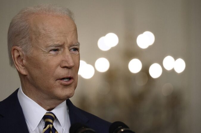El presidente Joe Biden habla con los periodistas durante una conferencia de prensa en la Casa Blanca en Washington el 19 de enero de 2022. (Chip Somodevilla/Getty Images)