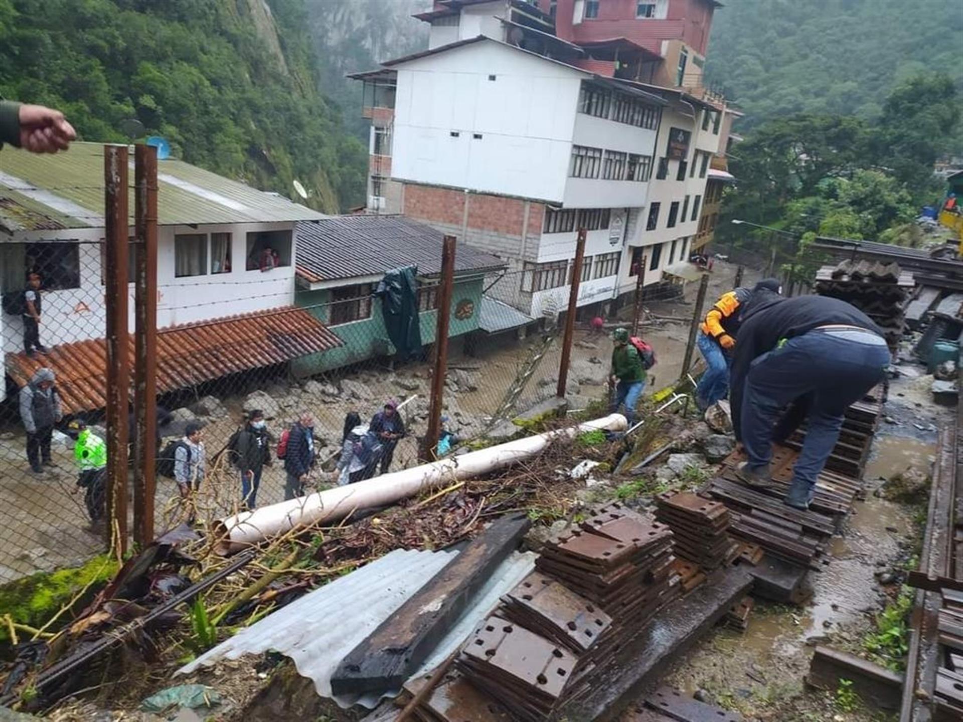 El pueblo de Machu Picchu queda inundado tras desbordarse un río en Perú