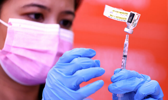 Nuevo proyecto de ley obligaría a todos los niños en escuelas de California a vacunarse contra COVID