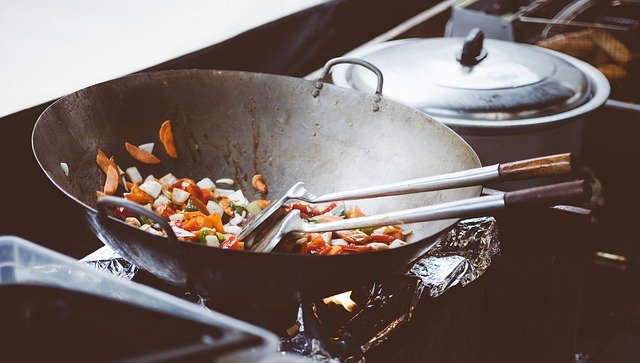 Coma alimentos reales, cocine la mayor parte de ellos, preste atención a su digestión y disfrute de lo que come. (Pexels/Pixabay