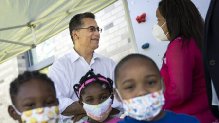 7 senadores demócratas se unen al GOP en votación para anular mandato de mascarilla para niños pequeños