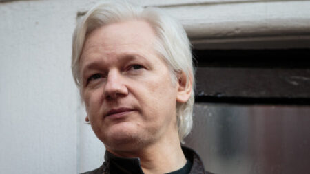 Julian Assange, creador de Wikileaks, es nominado al Nobel de la Paz