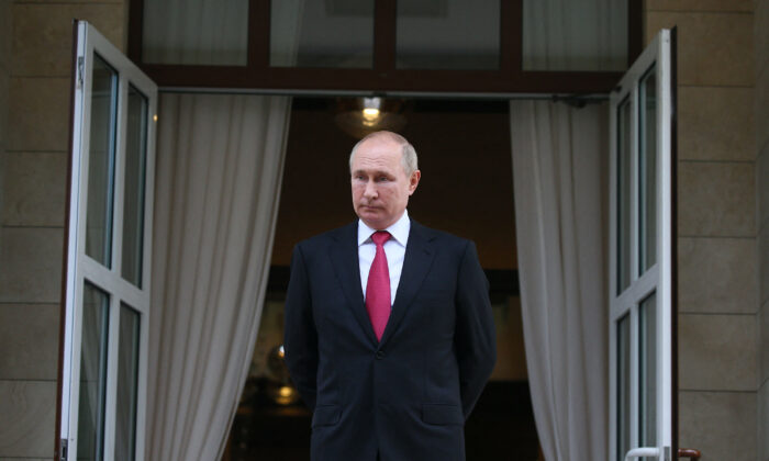 El presidente ruso Vladimir Putin en la residencia estatal, Bocharov Ruchei, después de una reunión con su homólogo turco en Sochi, Rusia, el 29 de septiembre de 2021. (Vladimir Smirnov/Pool/AFP/Getty Images)
