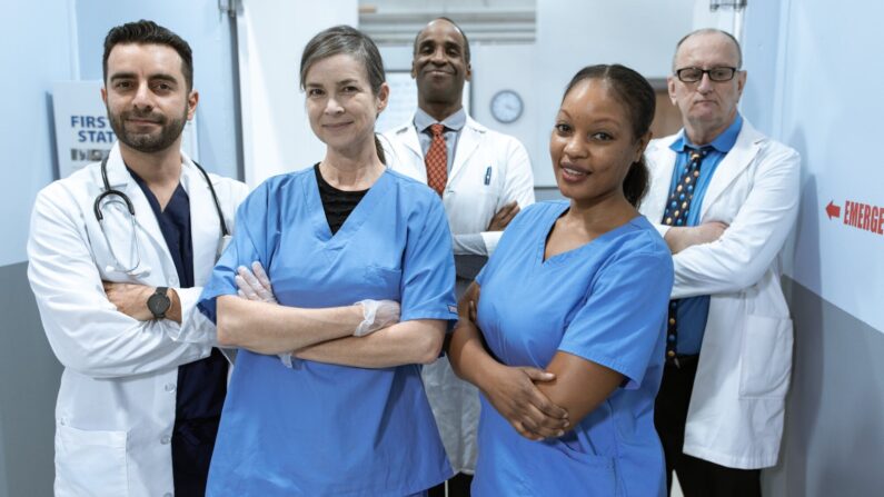 Los médicos de la televisión se enfrentan a enfermedades difíciles y tienen que adaptarse para ayudar a sus pacientes a recuperarse. Necesitamos que nuestros funcionarios de salud pública sean así.(pexels-photo-6129507)