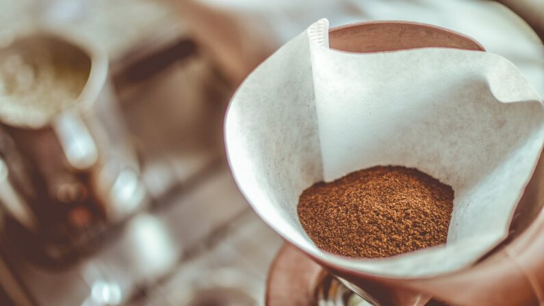 El café recién molido ofrece un sabor más robusto y matizado que los granos premolidos. (pexels-photo-69976)
