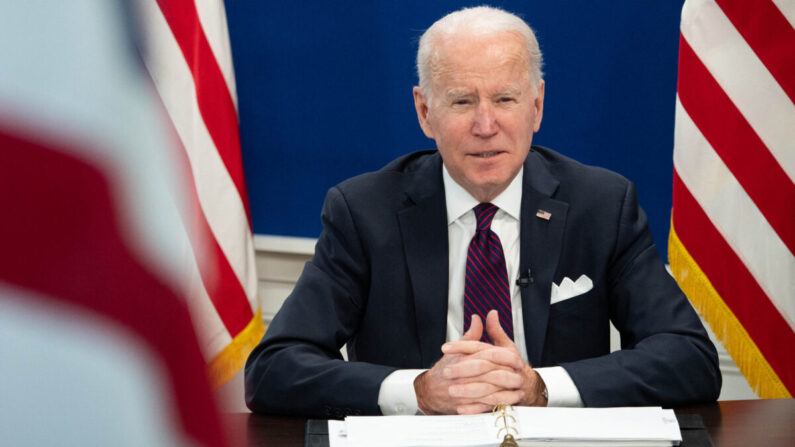 El presidente Joe Biden se reúne con asesores en Washington el 20 de enero de 2022. (Saul Loeb/AFP vía Getty Images)