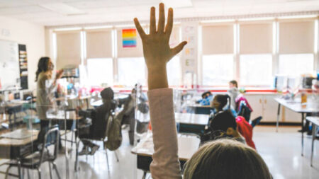 Escasez de profesores sustitutos se vuelve crítica en Estados Unidos