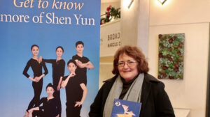 Entradas navideñas para Shen Yun traen alegría y sanación a espectadores de Milwaukee